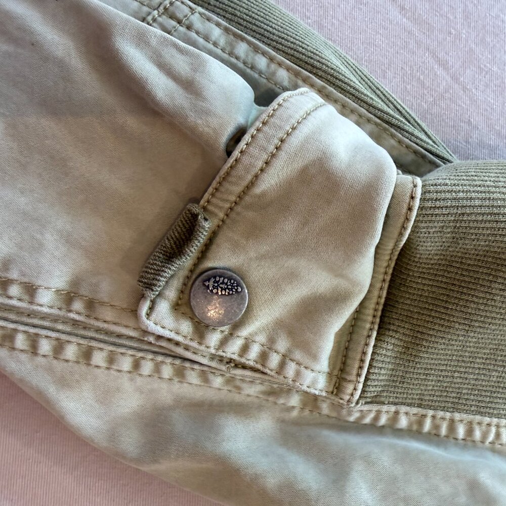 Free People Baggy Cargo Style pants with lots of pockets - Picture 4 of 11